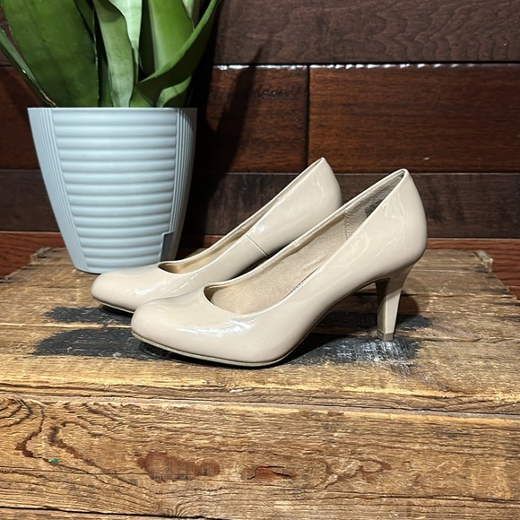 NWOT Comfort Plus by Predictions Nude High Heels - Picture 4 of 8